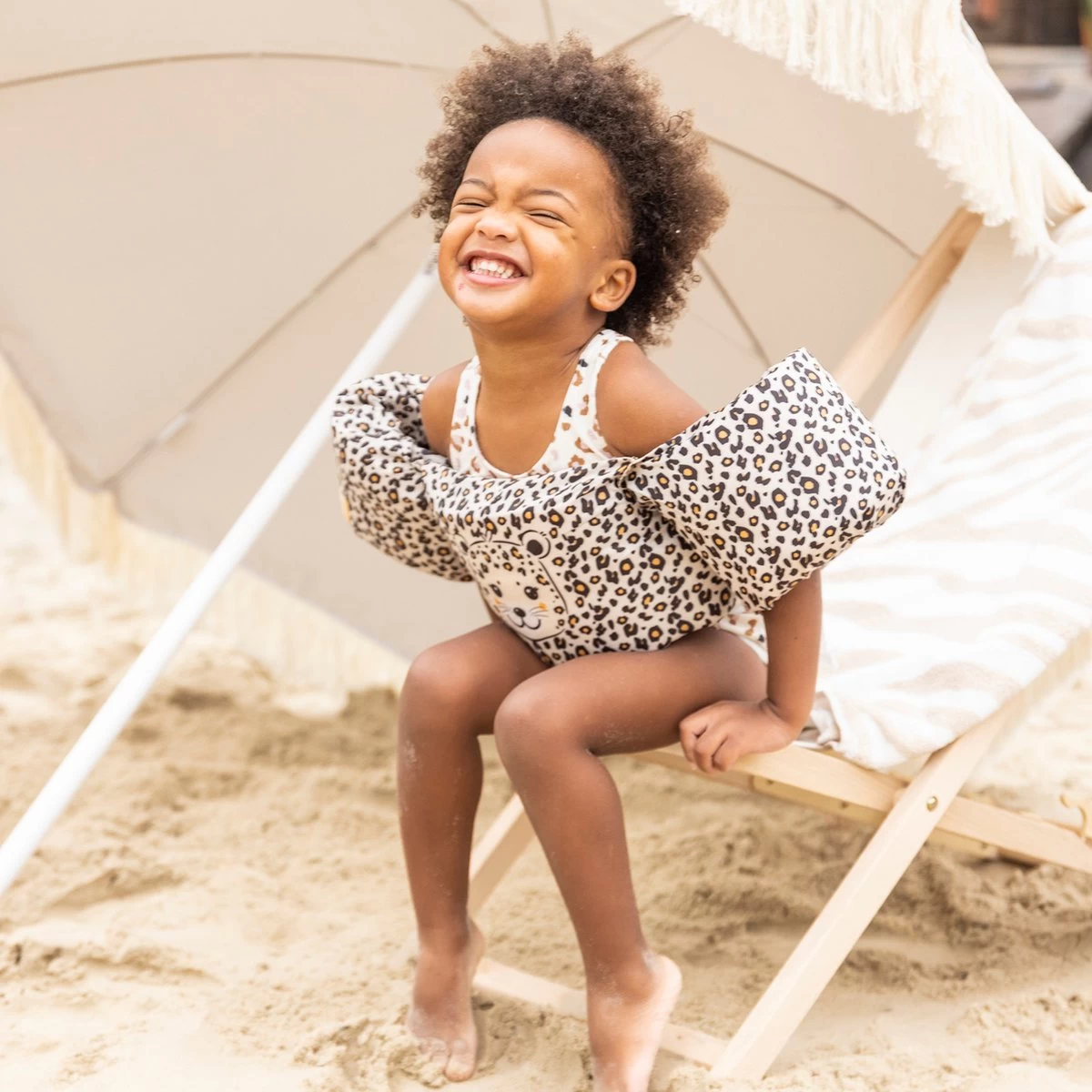 Swim Essentials - Puddle Jumper Zwemvest - Beige Panterprint - 2-6 Jaar - 15-30 Kg 7 Swim Essentials - Puddle Jumper Zwemvest - Beige Panterprint - 2-6 Jaar - 15-30 Kg - Afbeelding 5