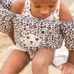 Swim Essentials - Puddle Jumper Zwemvest - Beige Panterprint - 2-6 Jaar - 15-30 Kg 20 Swim Essentials - Puddle Jumper Zwemvest - Beige Panterprint - 2-6 Jaar - 15-30 Kg -Winkel voor professionele sportartikelen 1200x1200 237