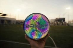 The BRIGHT Lichtgevende Voetbal | Reflecterend | Holografisch | Glow In The Dark | Kinderen En Volwassenen | Unisex | Wit/Zwart/Roze/Blauw/Geel | Maat 5 12 The BRIGHT Lichtgevende Voetbal | Reflecterend | Holografisch | Glow In The Dark | Kinderen En Volwassenen | Unisex | Wit/Zwart/Roze/Blauw/Geel | Maat 5 -Winkel voor professionele sportartikelen 1200x799 15